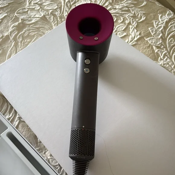 Dyson Supersonic Hair Blow Dryer with Attachments. Excellent condition - Picture 2 of 7